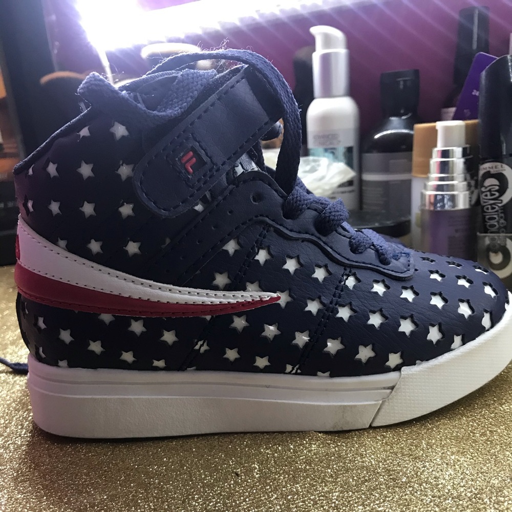 Fila BRAND NEW sneakers!